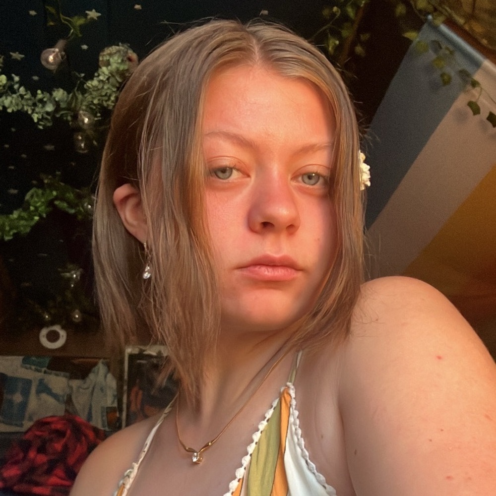 Meet your Posher, Emi